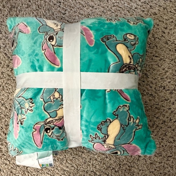 🌺Disney Stitch 2 Pack Throw Pillows, NWT - Picture 2 of 5